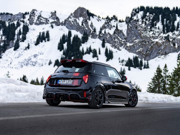 Mini John Cooper Works - Na lodzie i śniegu